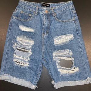 Distressed Bermuda shorts